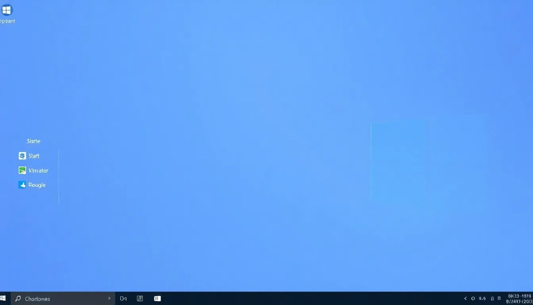 Pantalla de inicio de Windows 11 con diseño limpio y sin anuncios, mostrando iconos de aplicaciones y barra de tareas minimalista